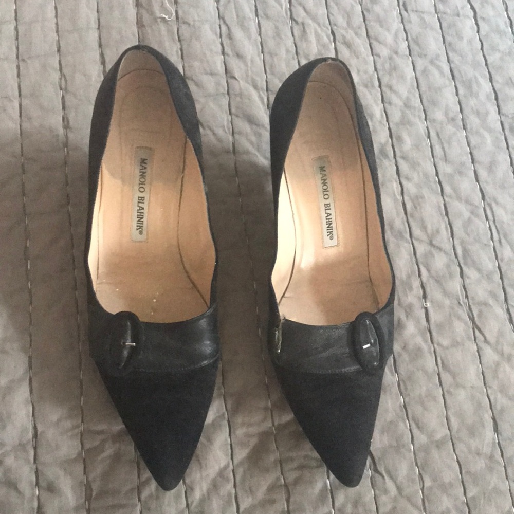 Manolo Blahnik black pointy toe heels